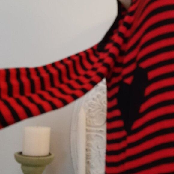 Live and Let Live - BKE Cold Shoulder Tunic - Picture 2 of 2